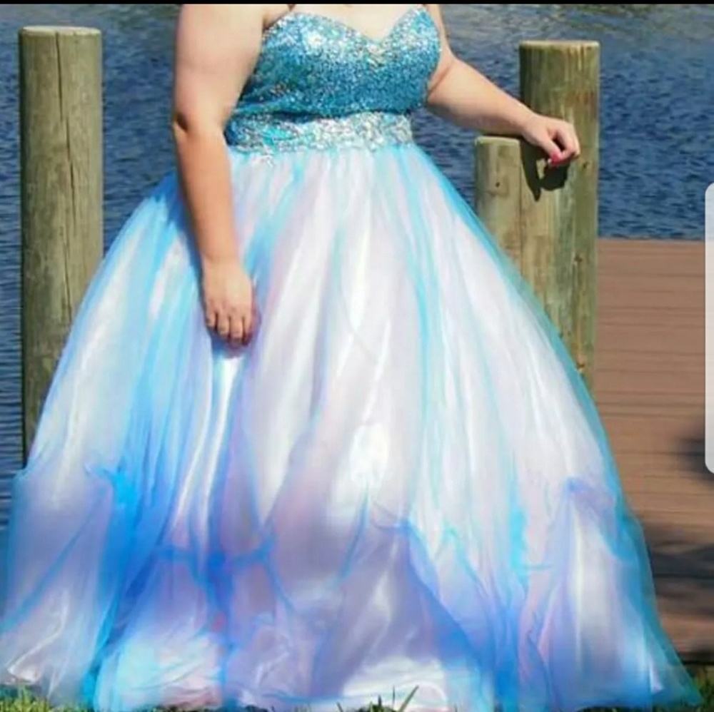 Size 20/22 prom dress